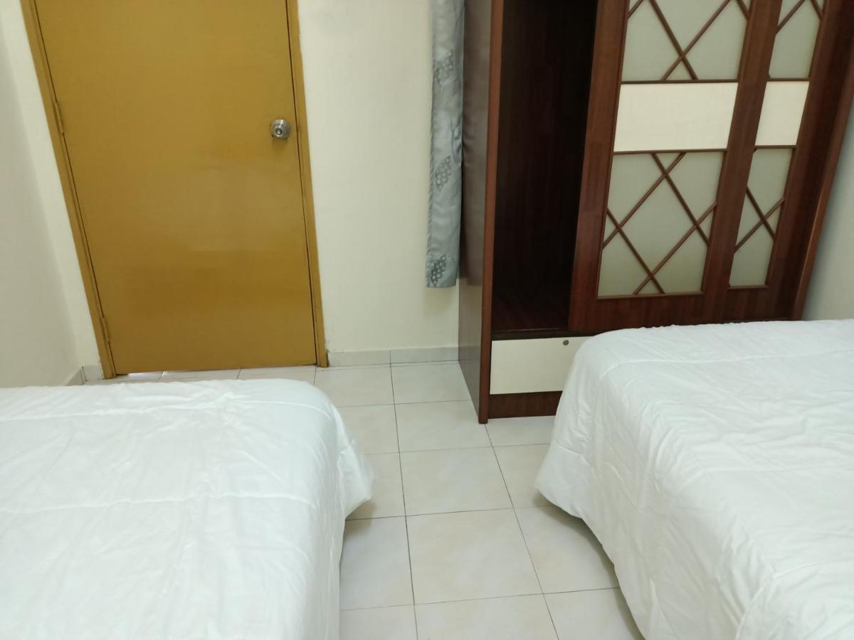 Oyo Home 90419 Sahar Guesthouse Malacca Екстериор снимка