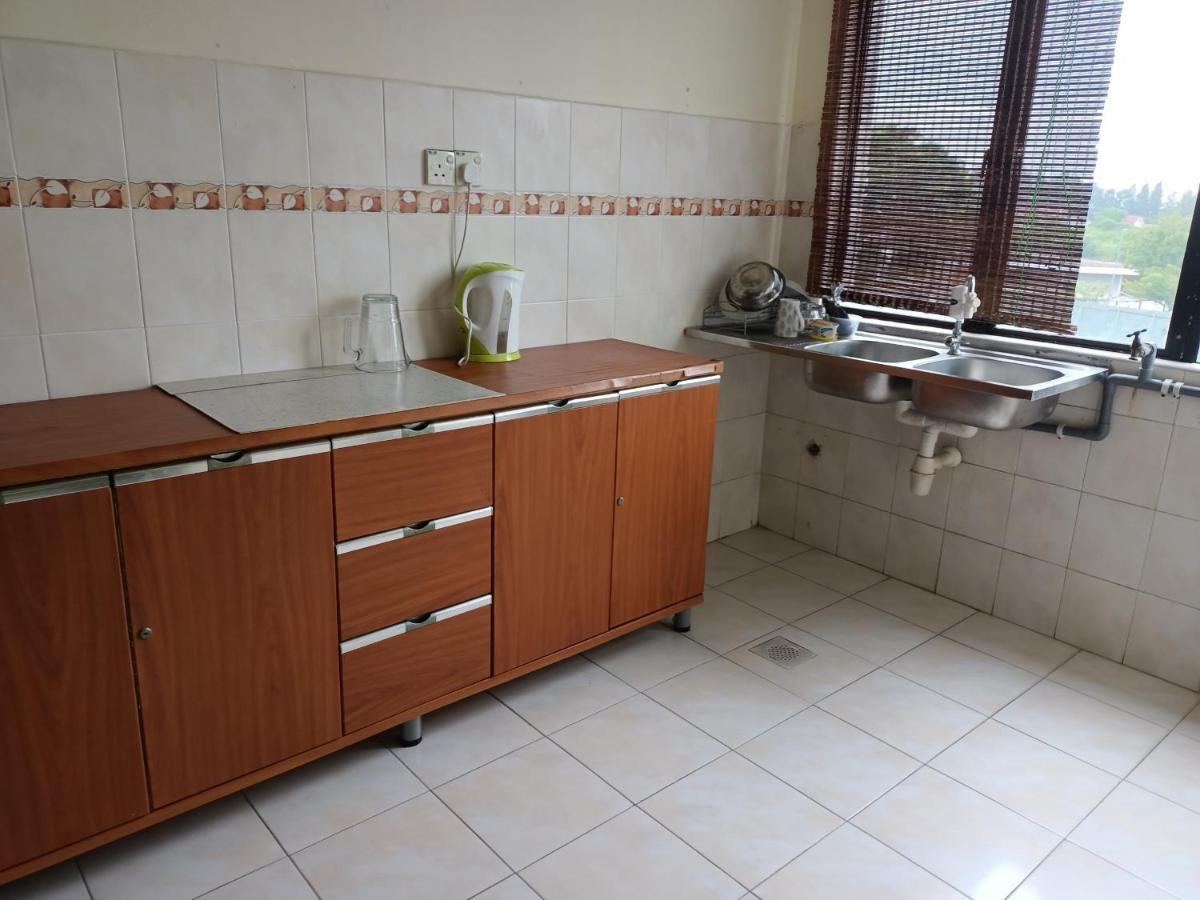 Oyo Home 90419 Sahar Guesthouse Malacca Екстериор снимка