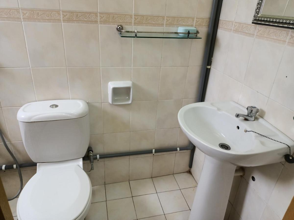 Oyo Home 90419 Sahar Guesthouse Malacca Екстериор снимка