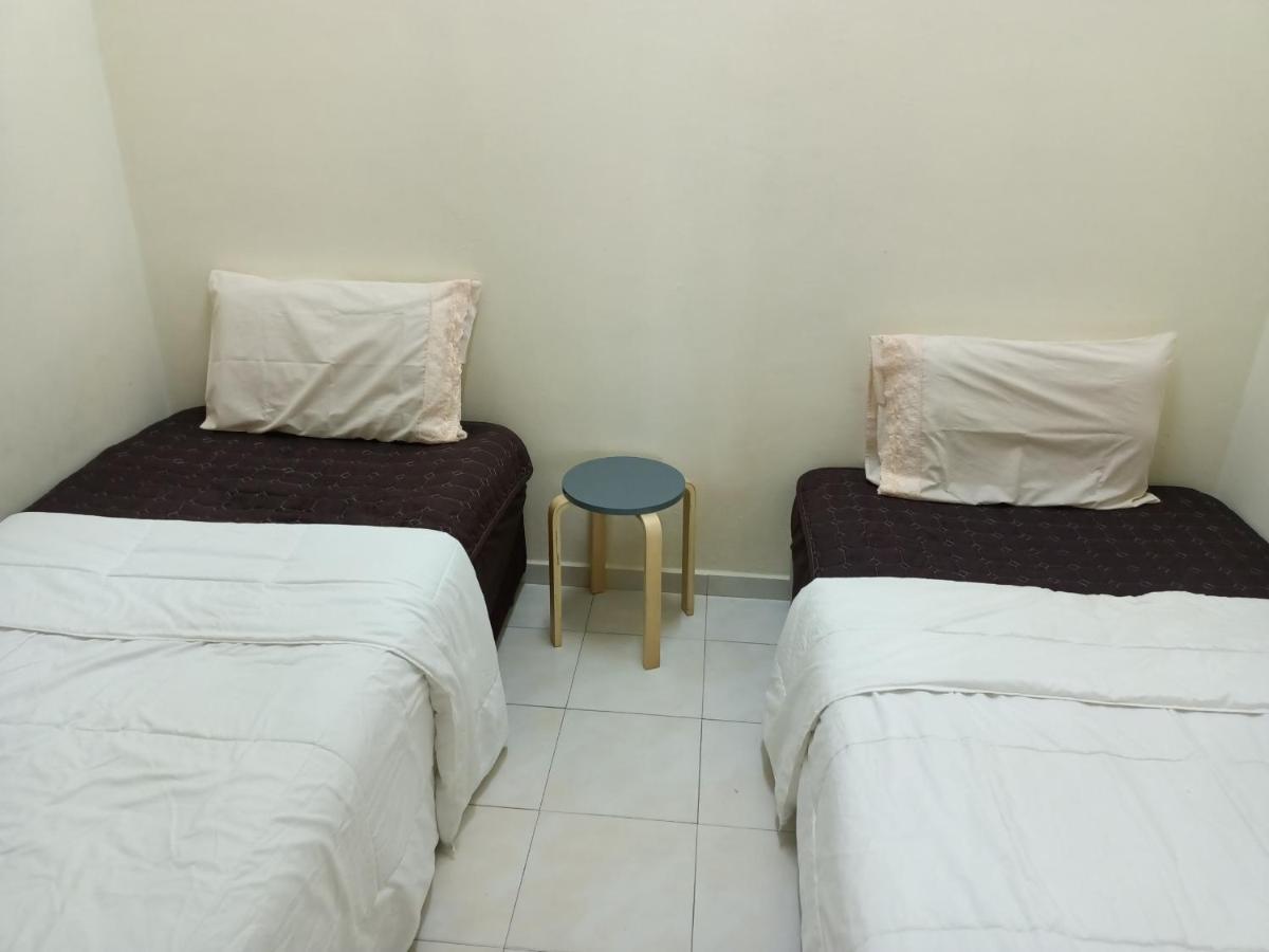 Oyo Home 90419 Sahar Guesthouse Malacca Екстериор снимка