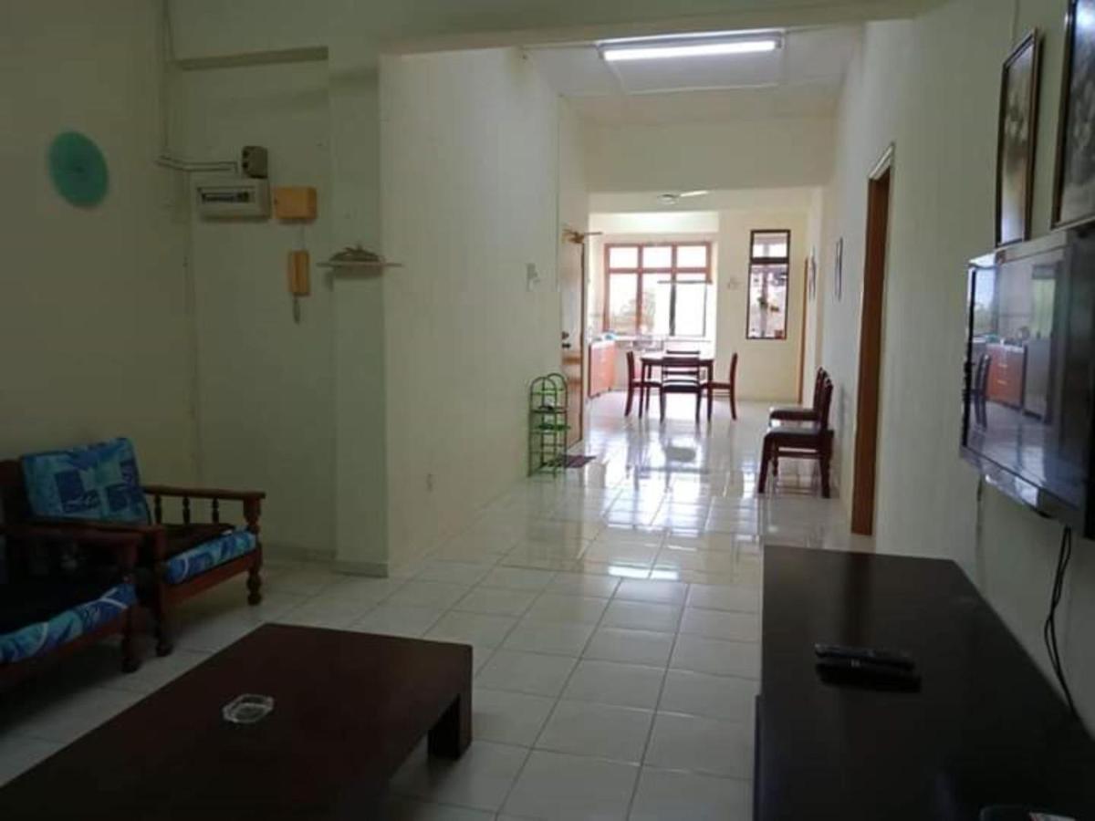 Oyo Home 90419 Sahar Guesthouse Malacca Екстериор снимка
