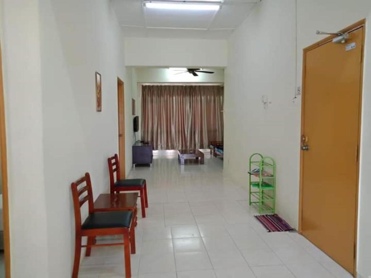 Oyo Home 90419 Sahar Guesthouse Malacca Екстериор снимка