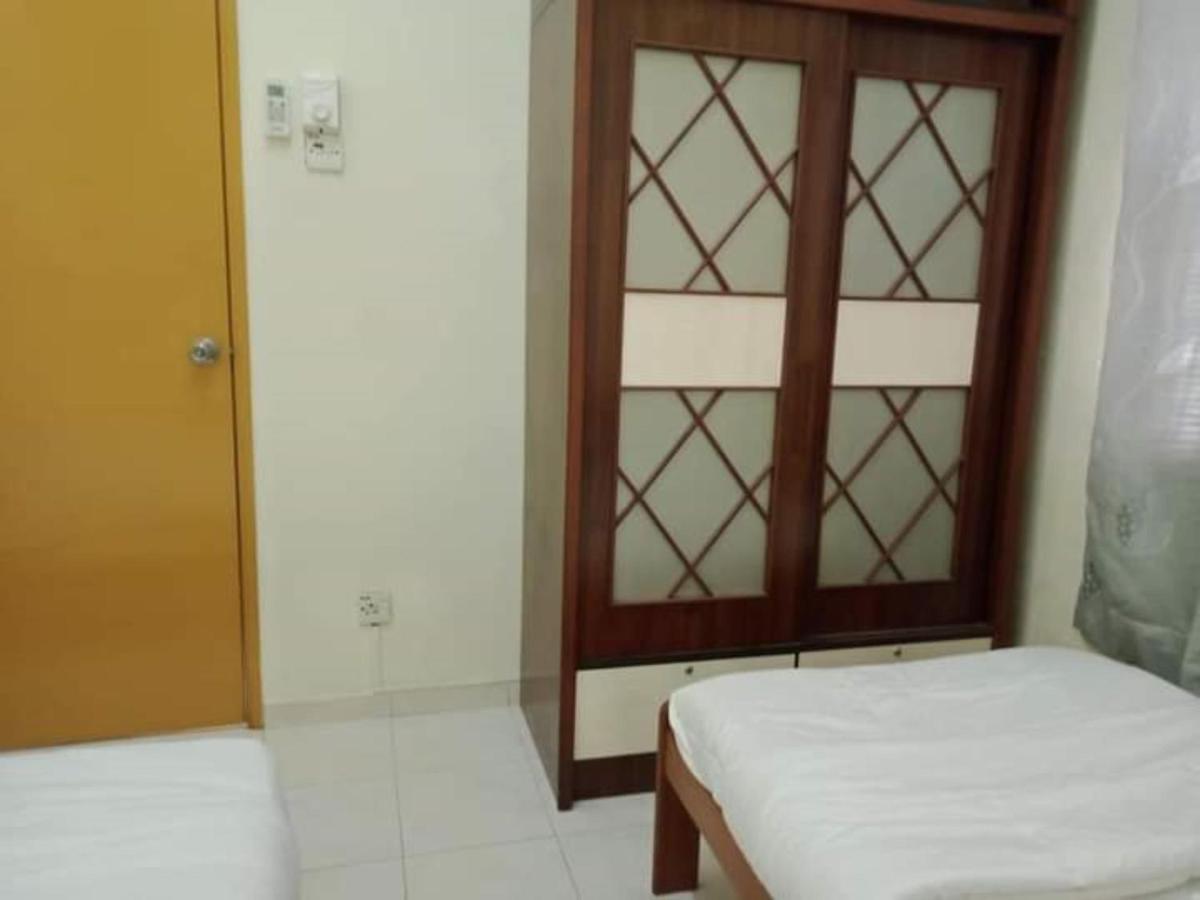 Oyo Home 90419 Sahar Guesthouse Malacca Екстериор снимка