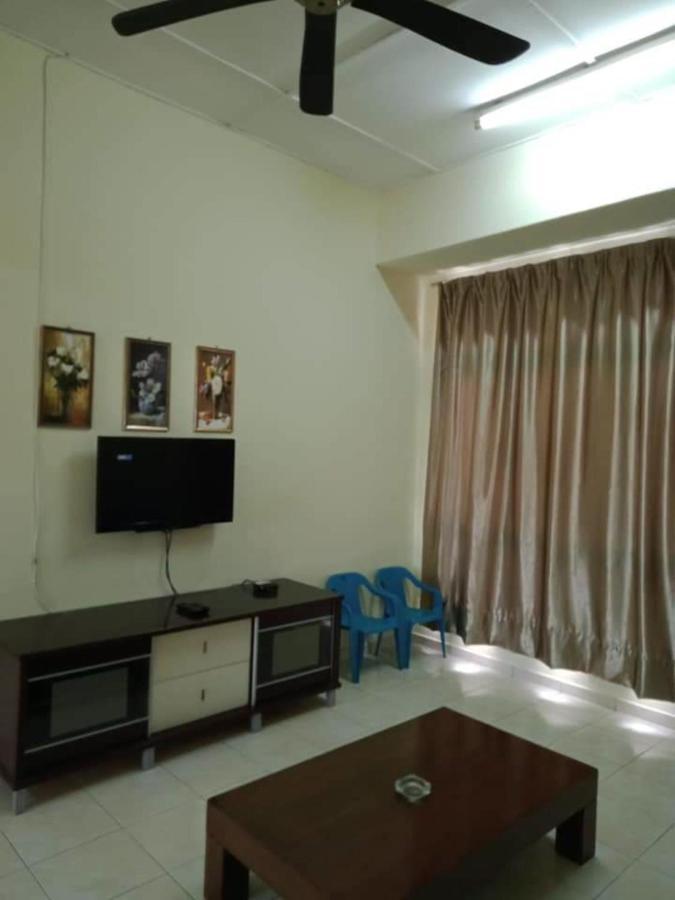 Oyo Home 90419 Sahar Guesthouse Malacca Екстериор снимка