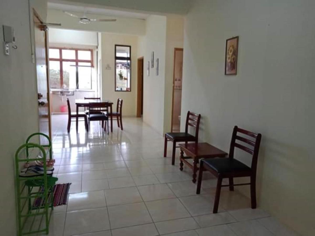 Oyo Home 90419 Sahar Guesthouse Malacca Екстериор снимка