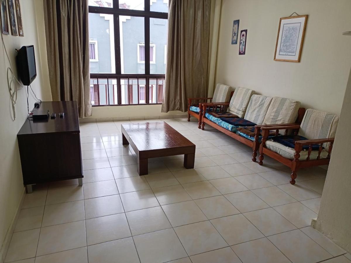 Oyo Home 90419 Sahar Guesthouse Malacca Екстериор снимка