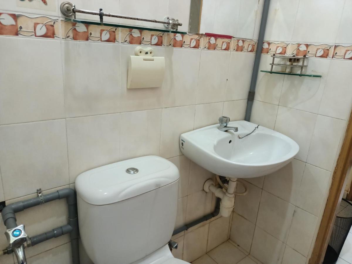 Oyo Home 90419 Sahar Guesthouse Malacca Екстериор снимка