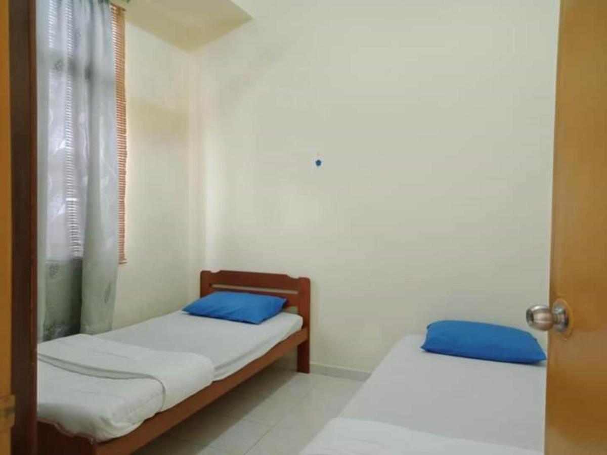 Oyo Home 90419 Sahar Guesthouse Malacca Екстериор снимка