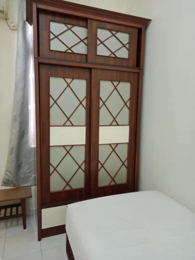 Oyo Home 90419 Sahar Guesthouse Malacca Екстериор снимка