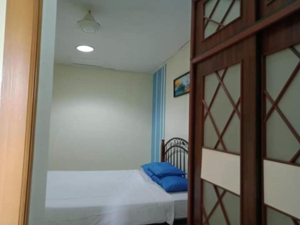 Oyo Home 90419 Sahar Guesthouse Malacca Екстериор снимка